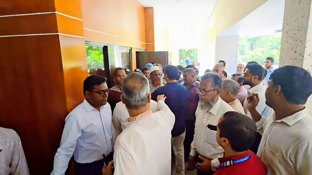 ববি হাজ্জাজের অনুষ্ঠানে দাওয়াত না দেওয়া নিয়ে বিএনপির দুই পক্ষের হট্টগোল